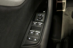 Sininen Audi Q8 2021 kuva 28.