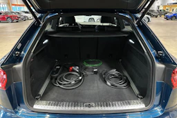 Sininen Audi Q8 2021 kuva 29.