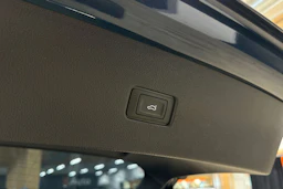 Sininen Audi Q8 2021 kuva 31.