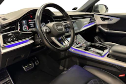 harmaa Audi Q8 2021 kuva 3.