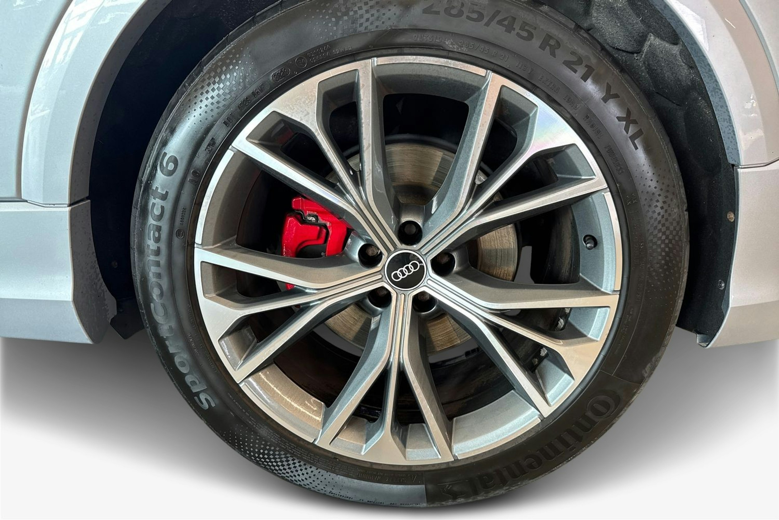 hopea Audi Q8 2021 kuva 9.