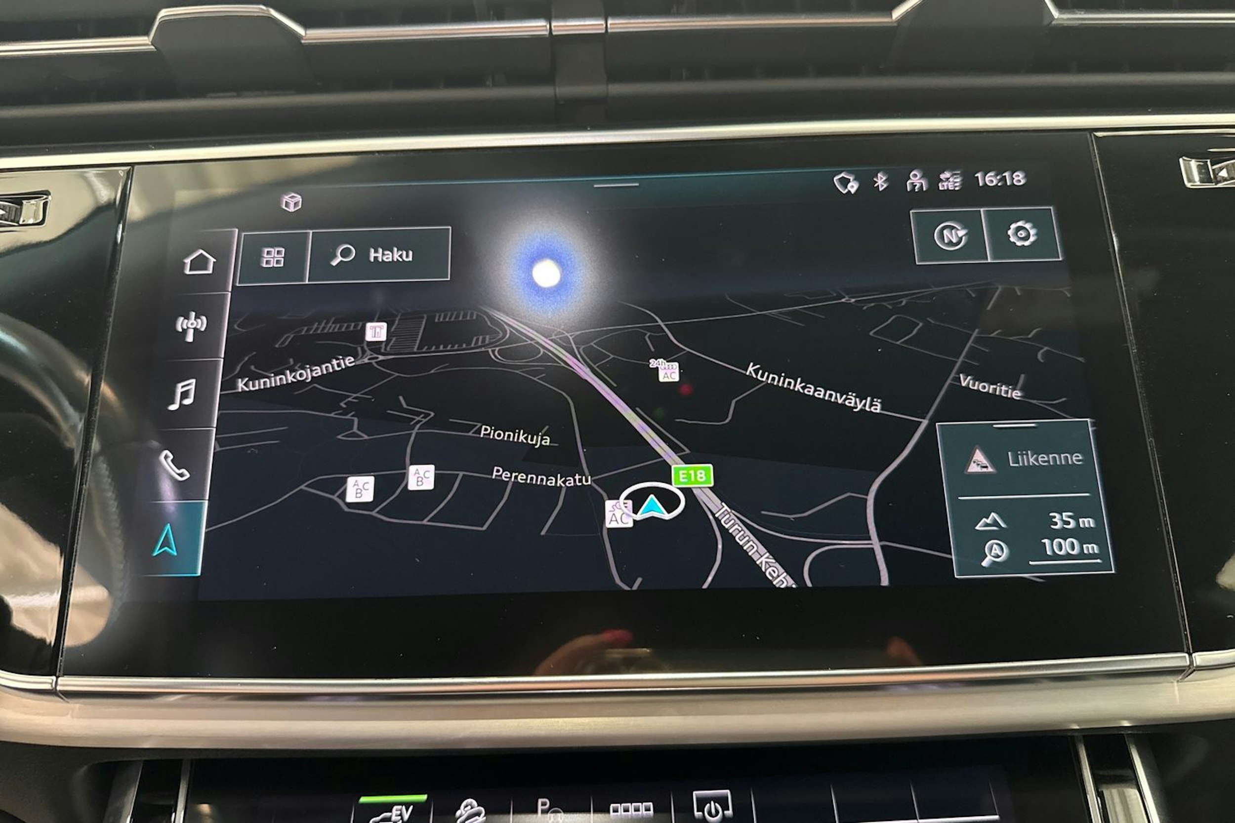 hopea Audi Q8 2021 kuva 19.