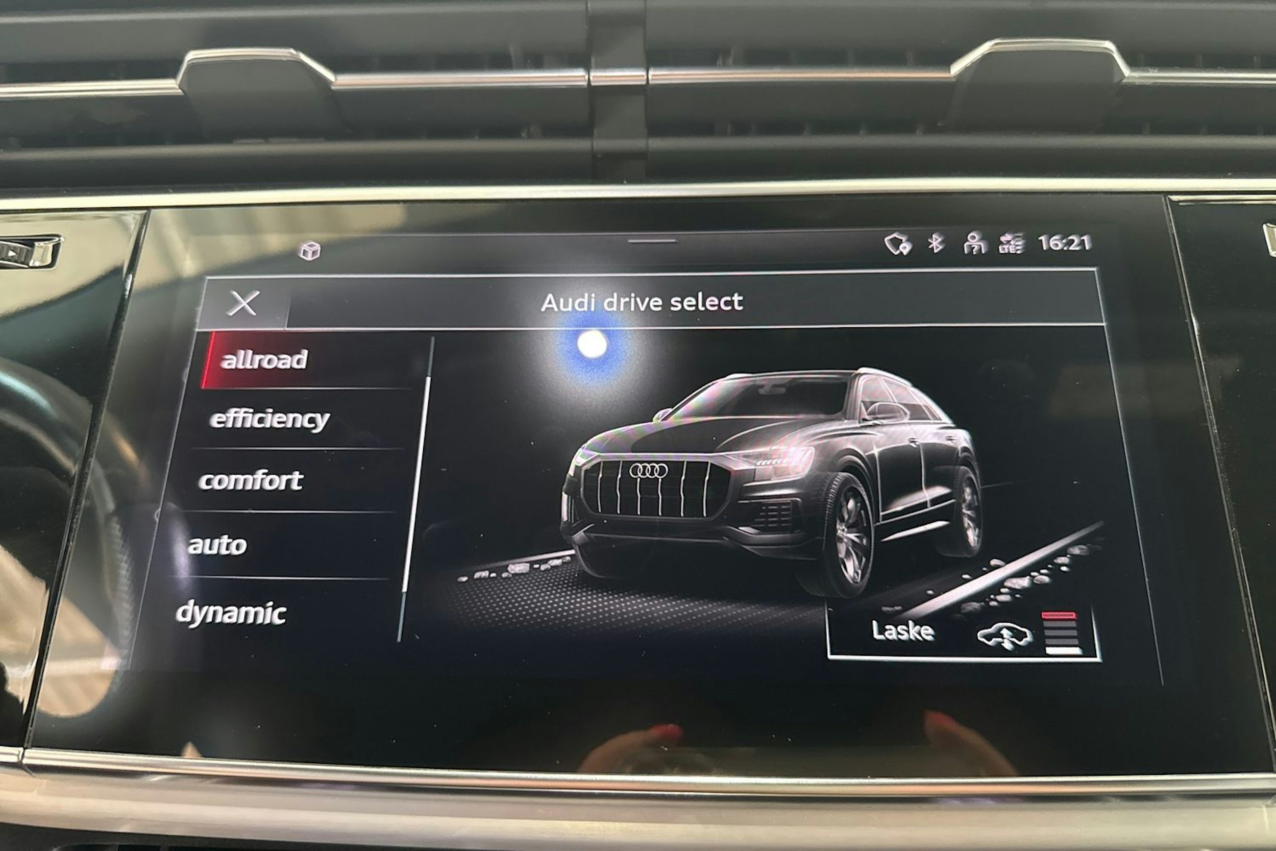 hopea Audi Q8 2021 kuva 21.