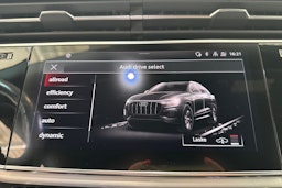 hopea Audi Q8 2021 kuva 21.