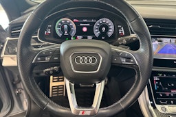 hopea Audi Q8 2021 kuva 23.