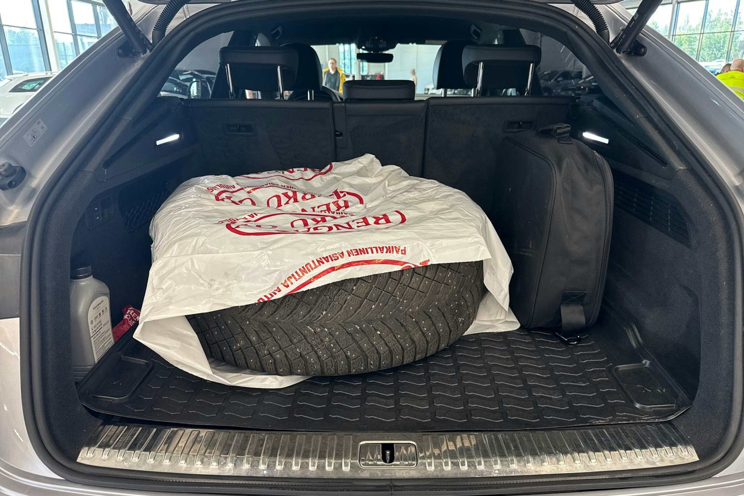 hopea Audi Q8 2021 kuva 26.