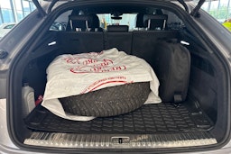 hopea Audi Q8 2021 kuva 26.
