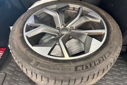 hopea Audi Q8 2021 kuva 28.