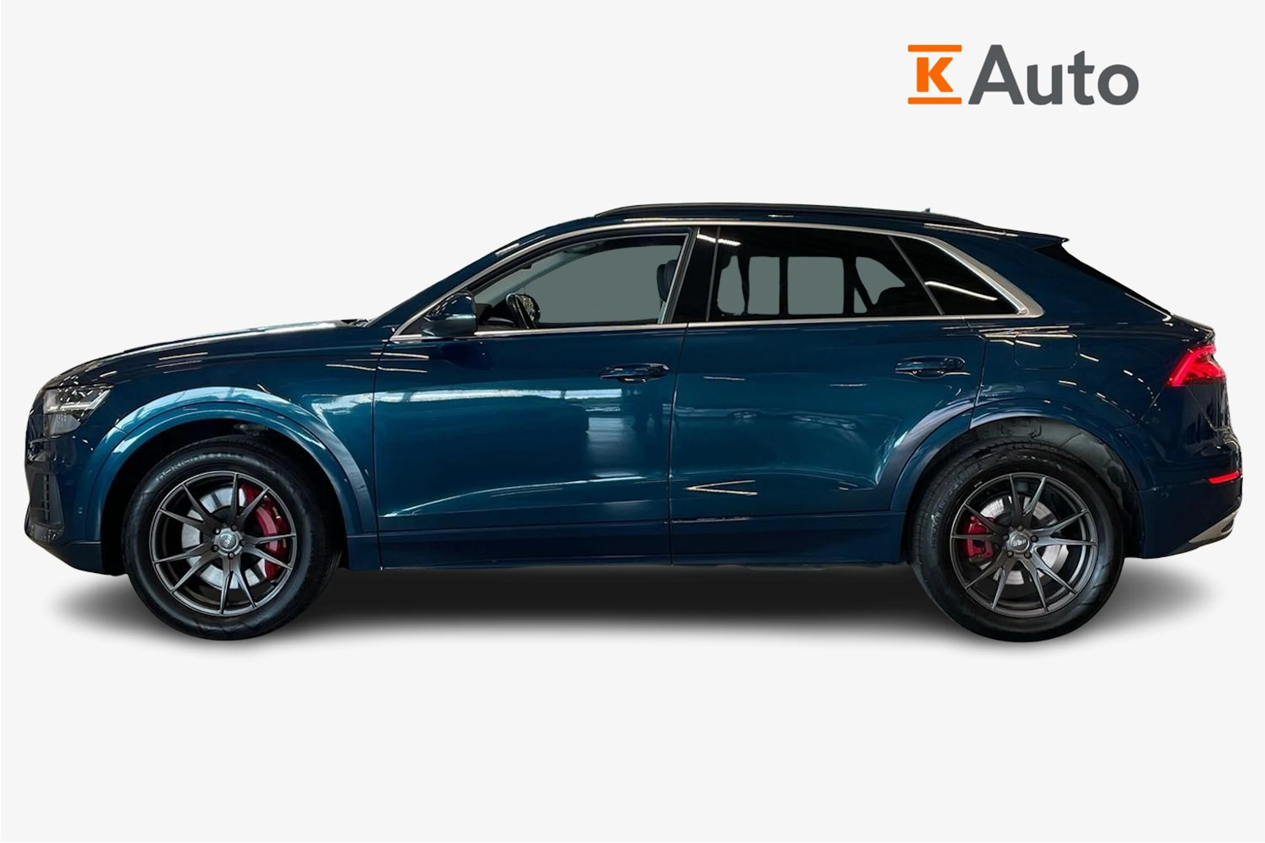 sininen Audi Q8 2021 kuva 5.