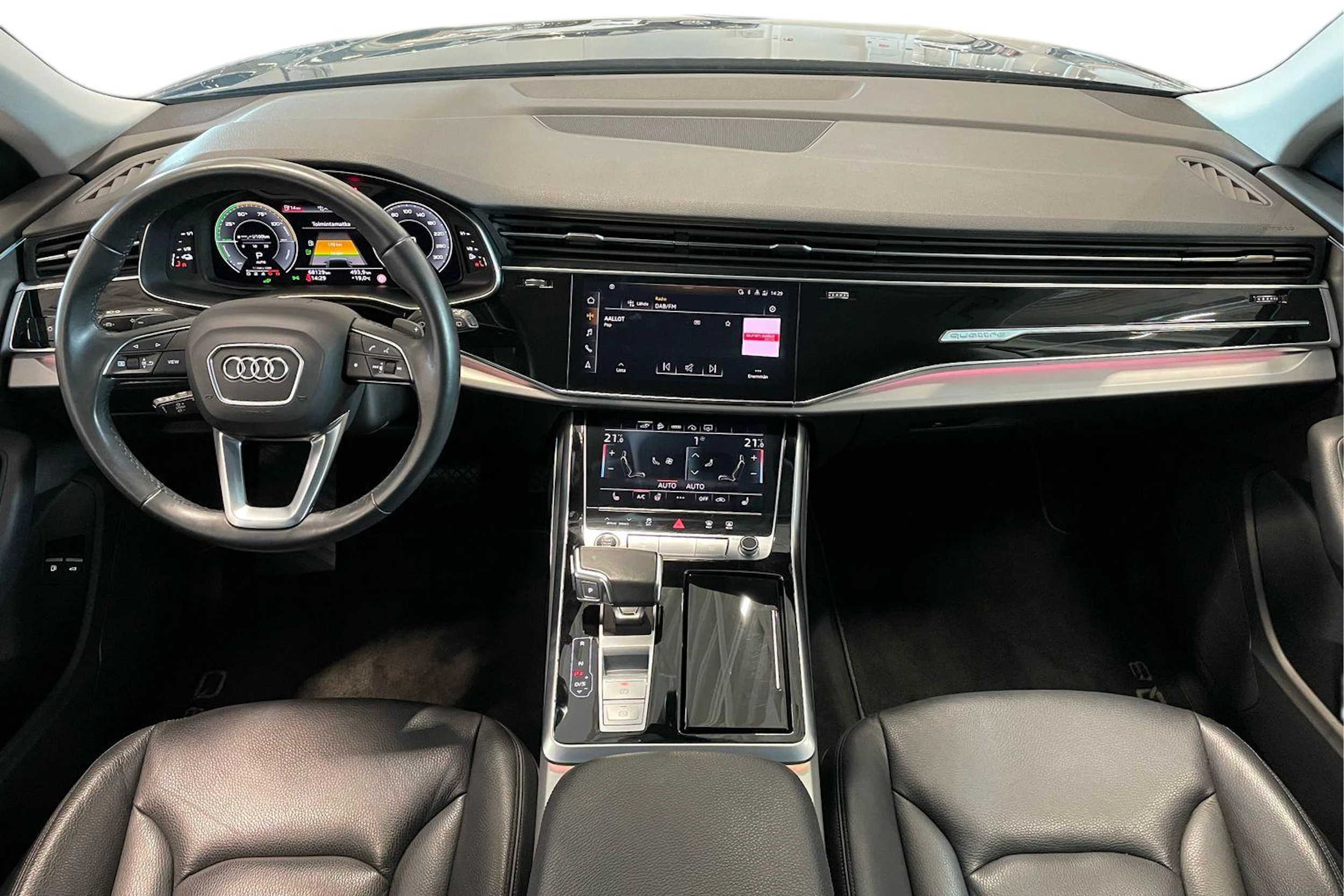 sininen Audi Q8 2021 kuva 7.