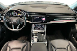sininen Audi Q8 2021 kuva 7.
