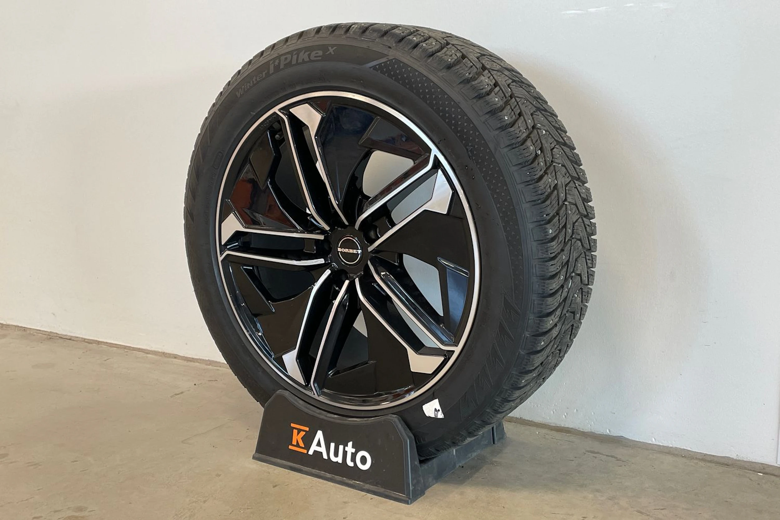 sininen Audi Q8 2021 kuva 10.