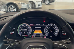 sininen Audi Q8 2021 kuva 14.