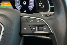 sininen Audi Q8 2021 kuva 15.
