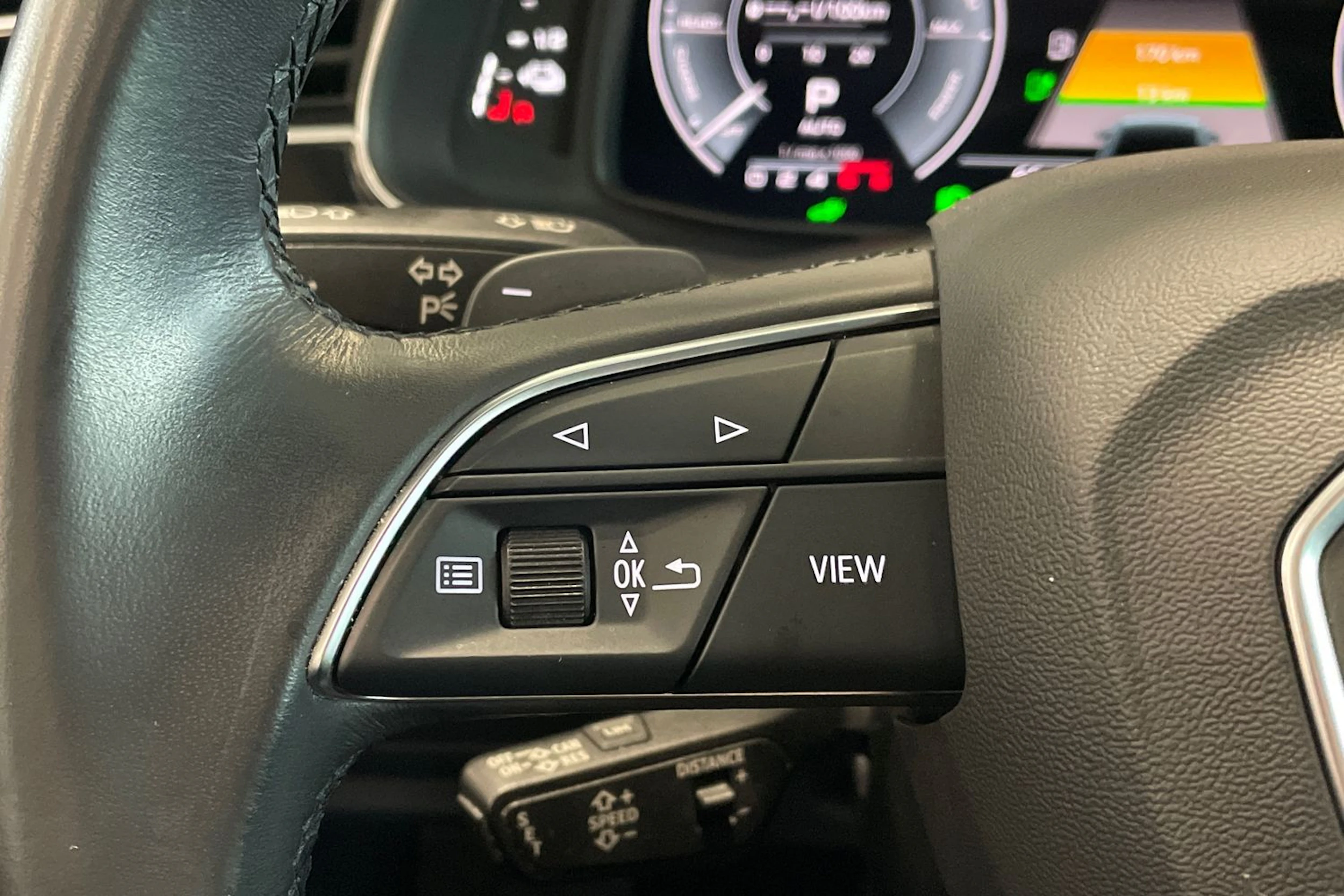 sininen Audi Q8 2021 kuva 16.