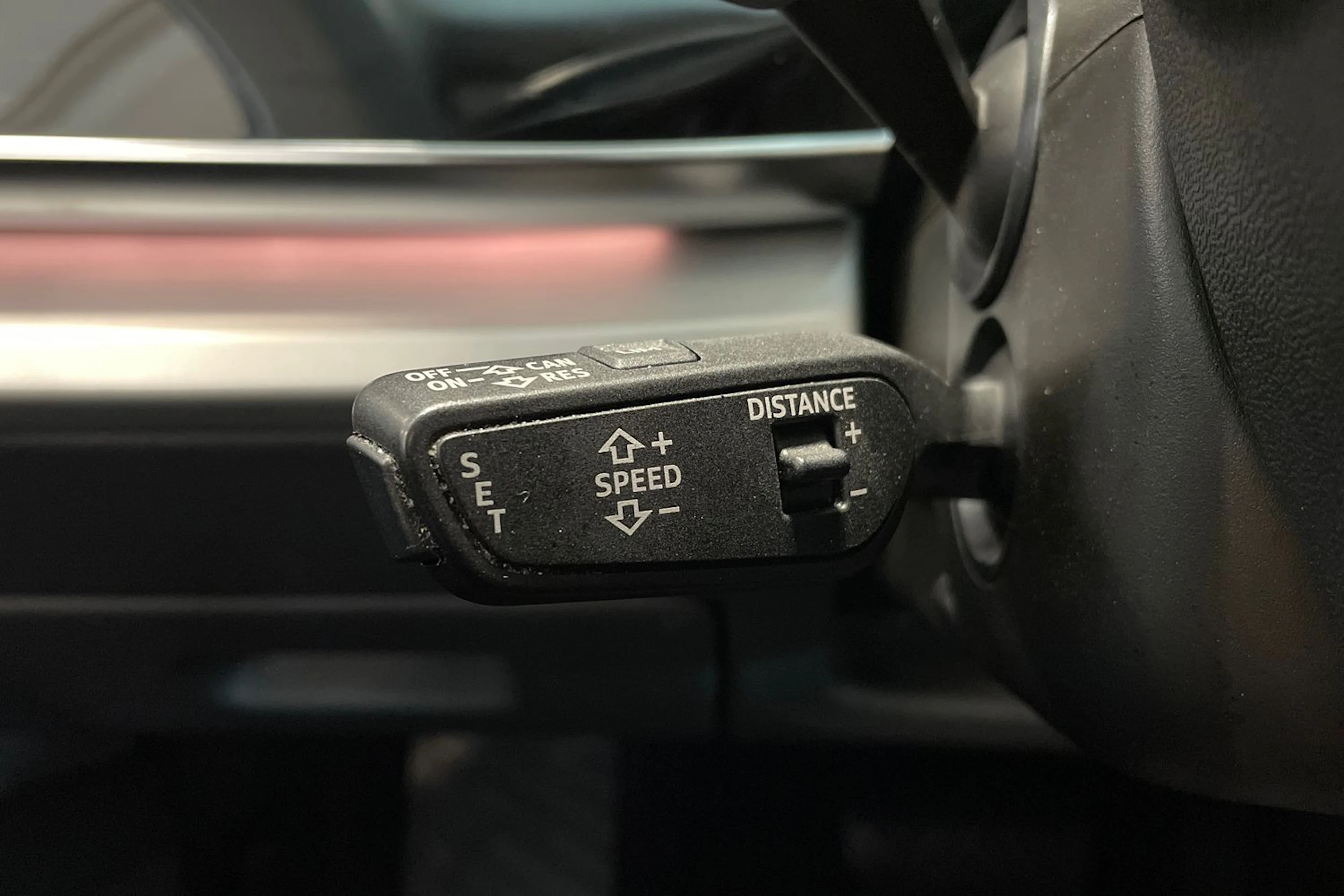 sininen Audi Q8 2021 kuva 17.
