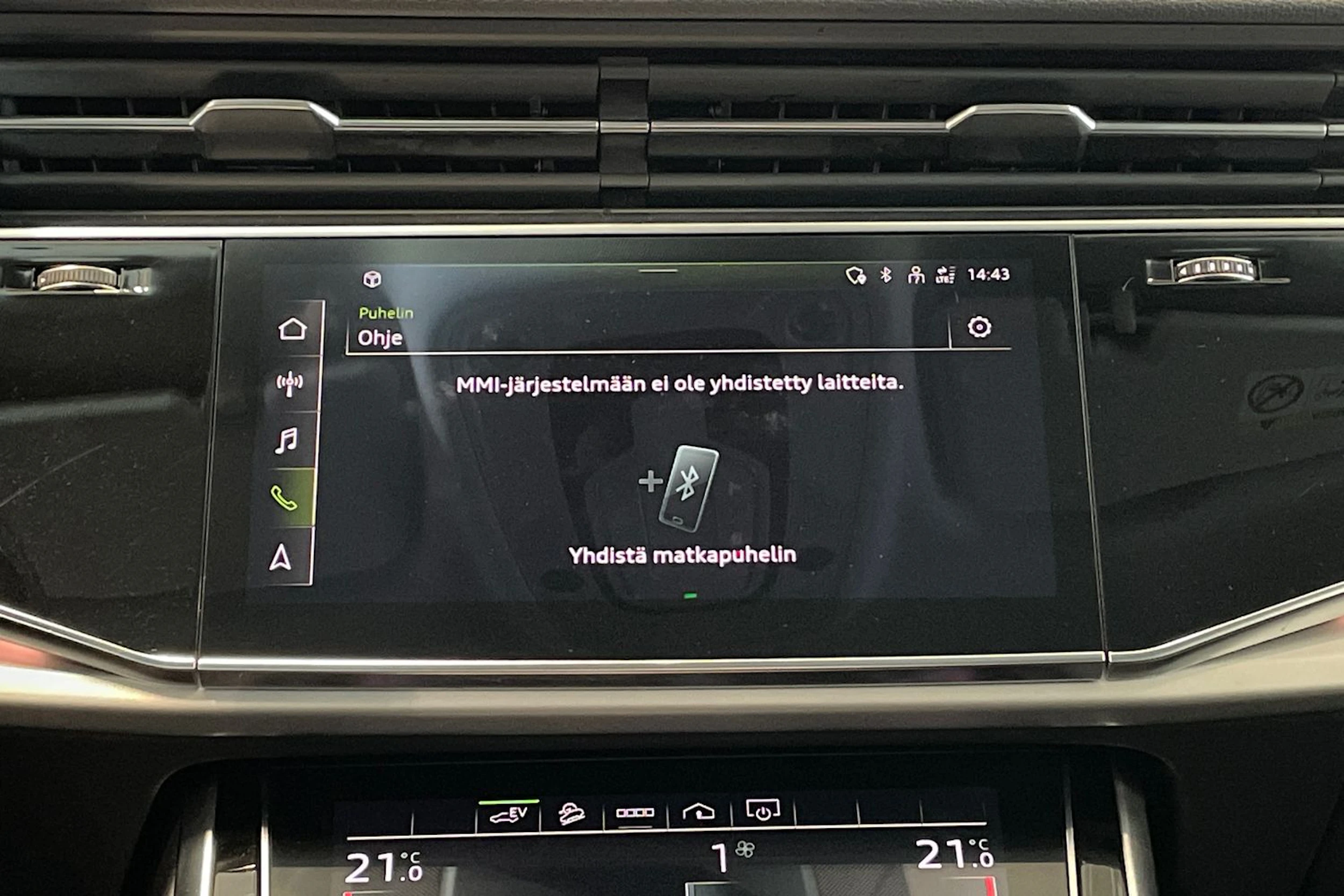sininen Audi Q8 2021 kuva 19.