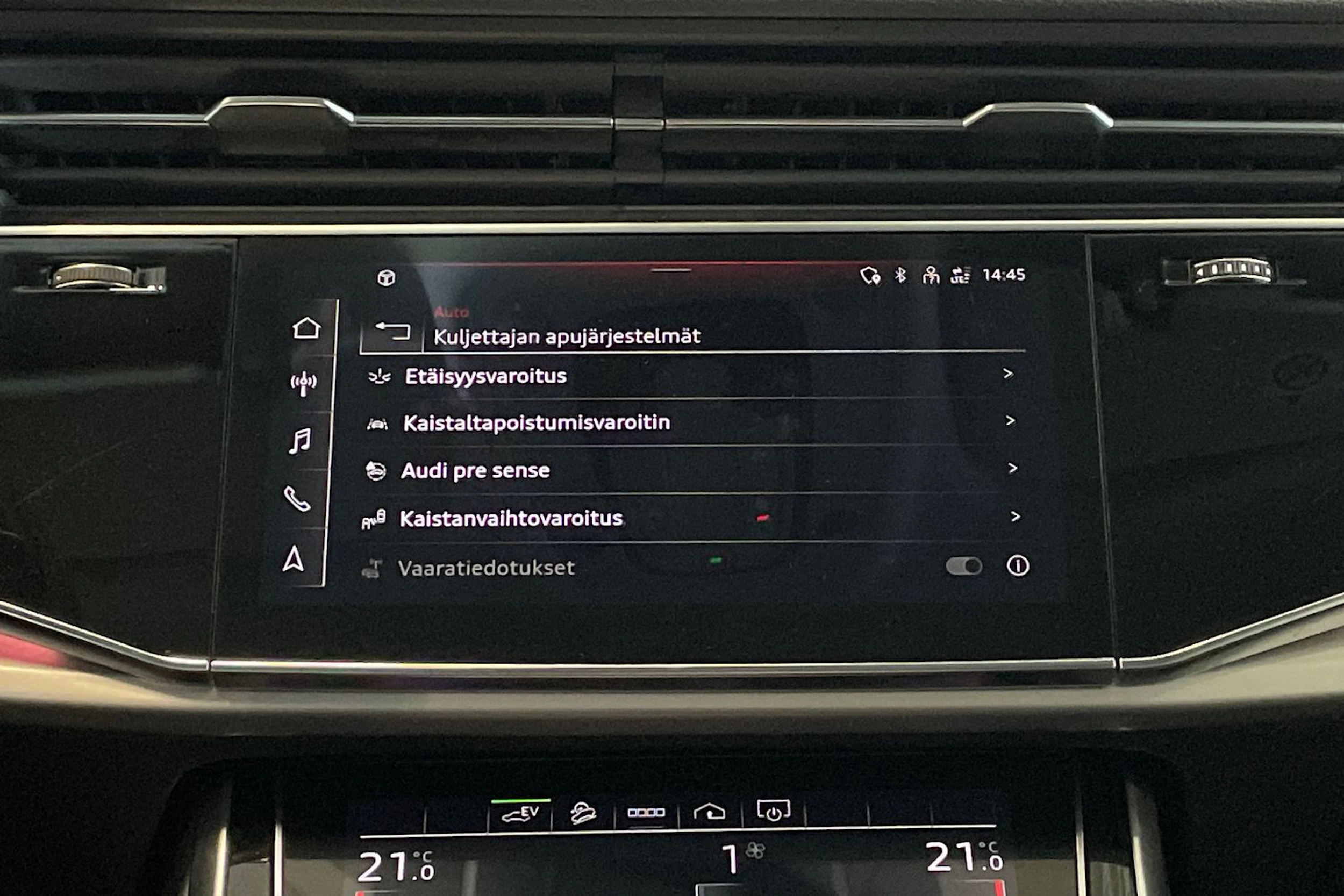 sininen Audi Q8 2021 kuva 22.