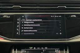sininen Audi Q8 2021 kuva 22.