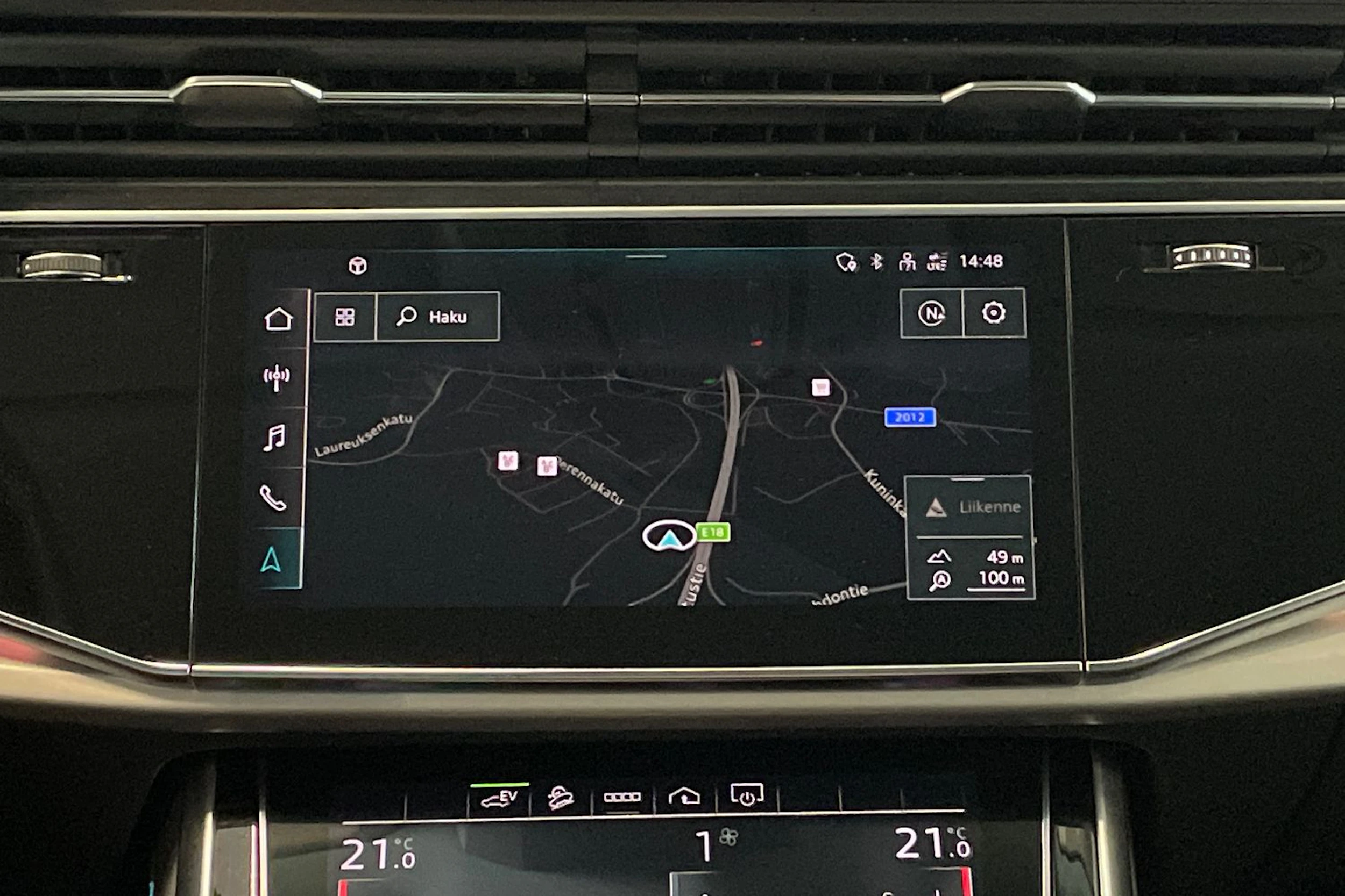 sininen Audi Q8 2021 kuva 24.