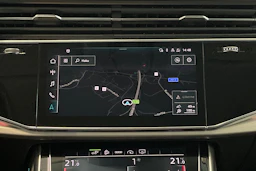 sininen Audi Q8 2021 kuva 24.