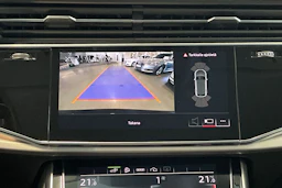 sininen Audi Q8 2021 kuva 25.
