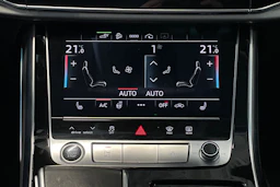 sininen Audi Q8 2021 kuva 26.