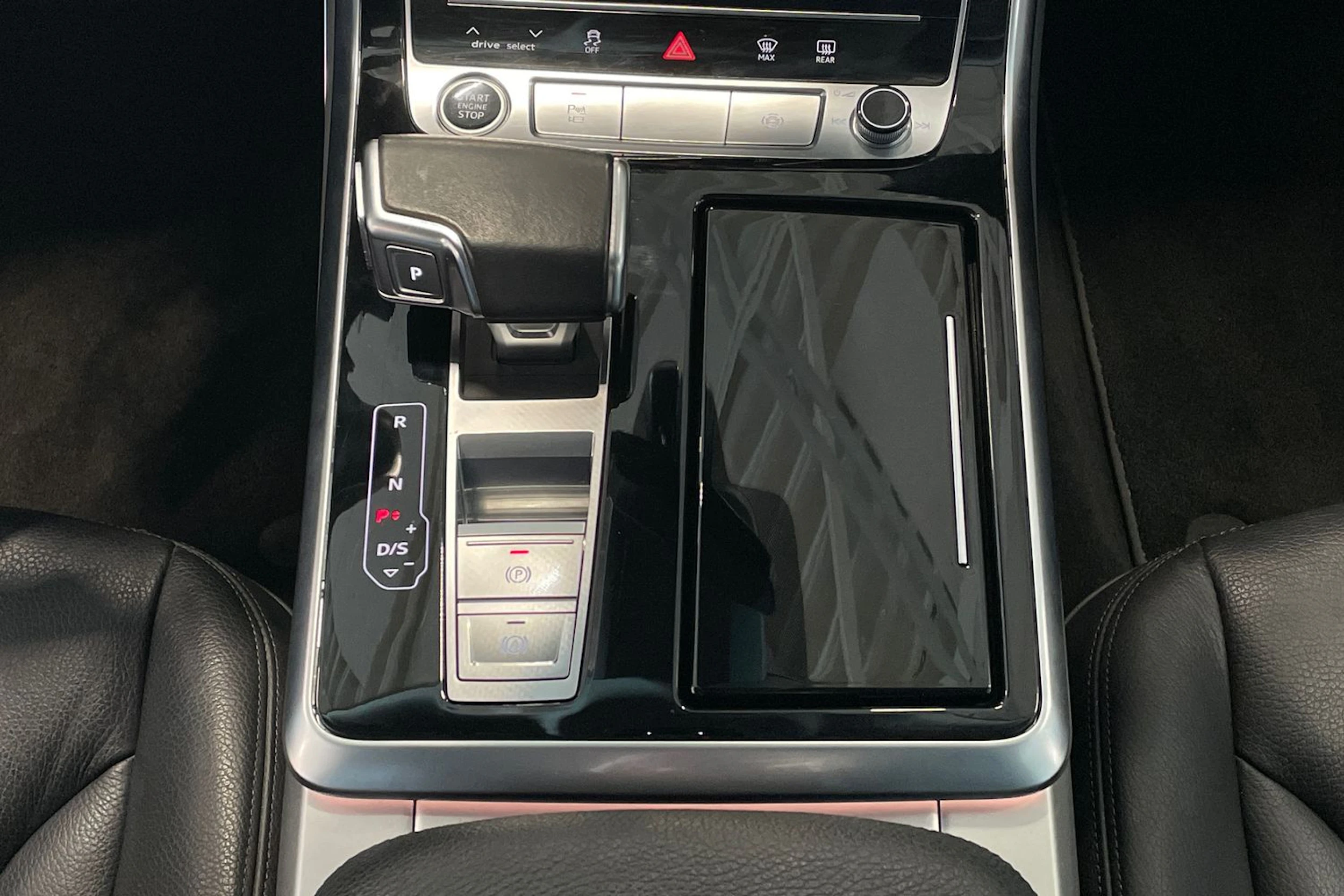 sininen Audi Q8 2021 kuva 27.