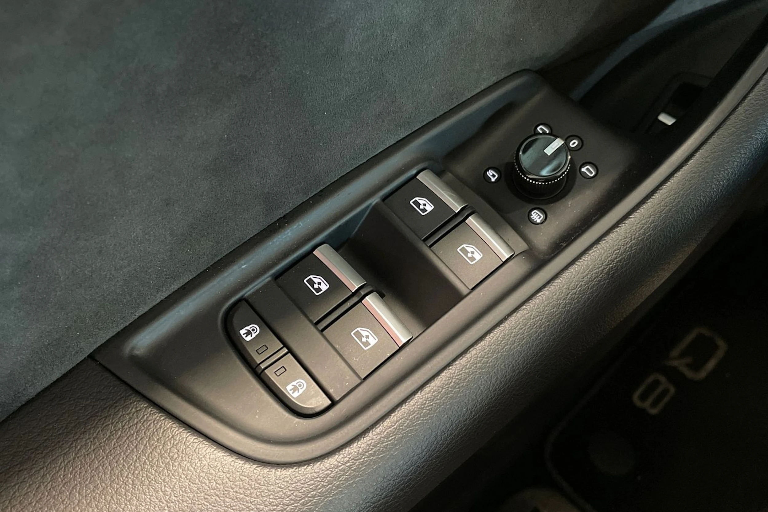 sininen Audi Q8 2021 kuva 28.