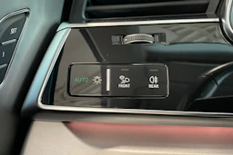sininen Audi Q8 2021 kuva 29.