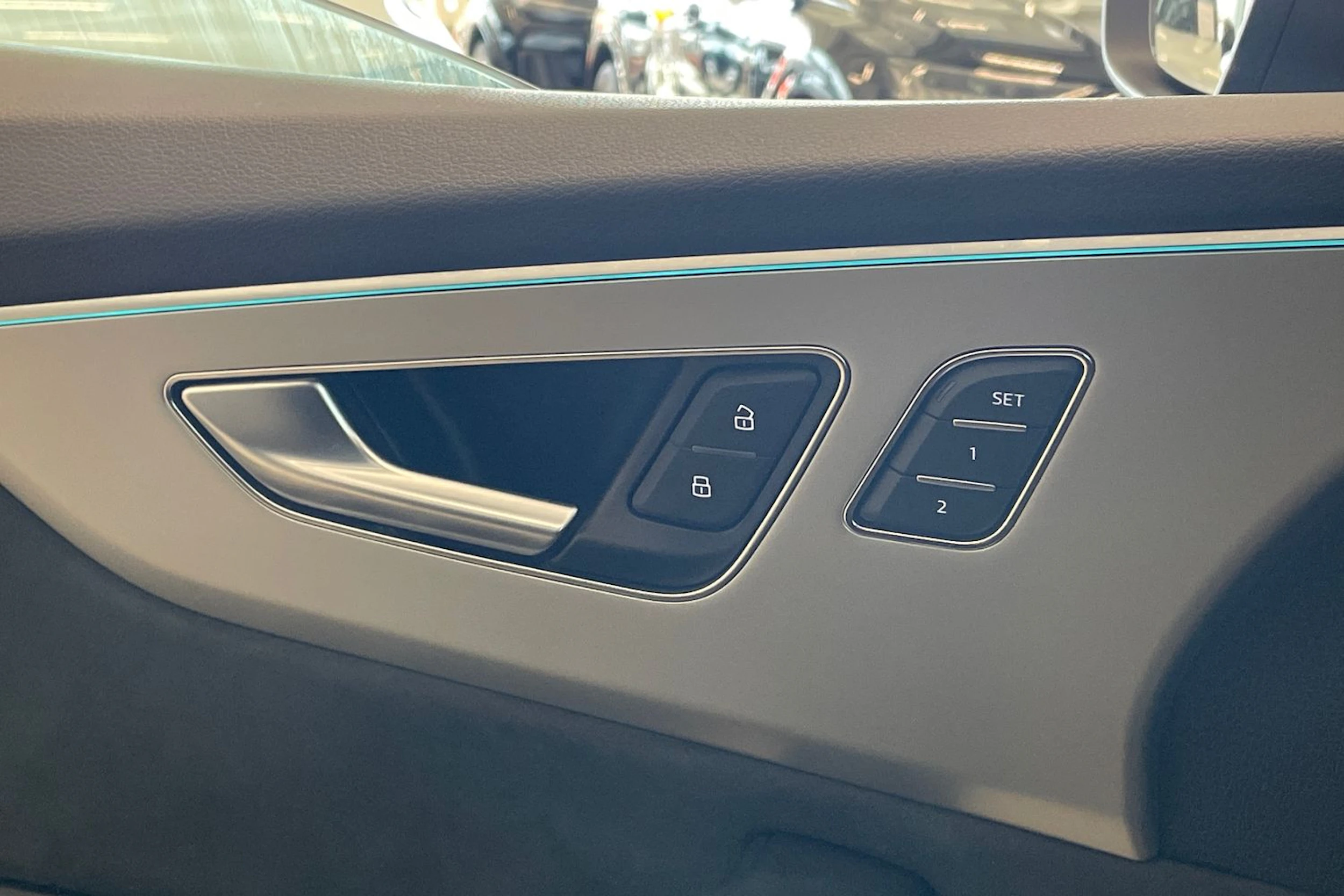 sininen Audi Q8 2021 kuva 30.