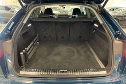 sininen Audi Q8 2021 kuva 31.