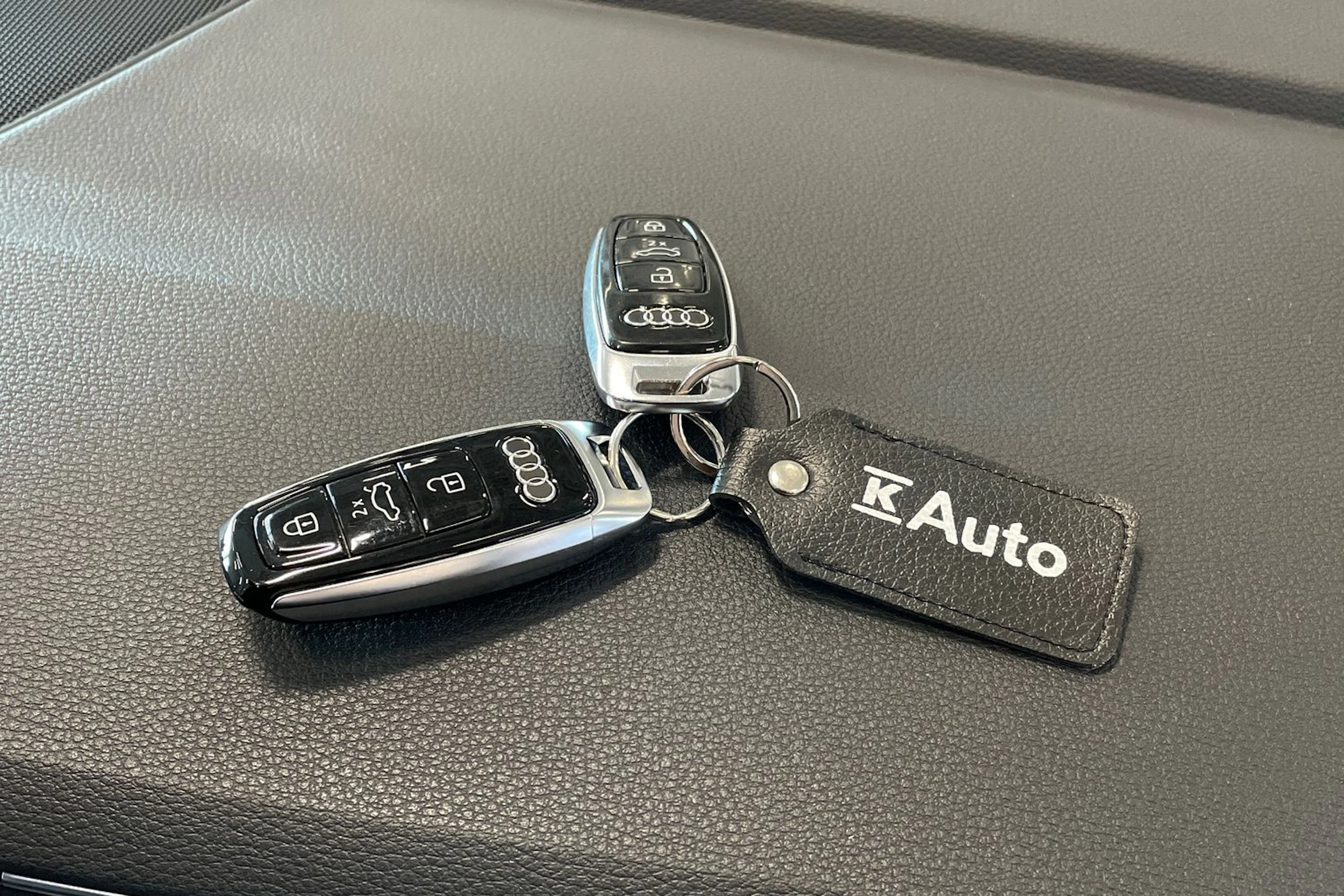 sininen Audi Q8 2021 kuva 35.