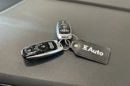 sininen Audi Q8 2021 kuva 35.