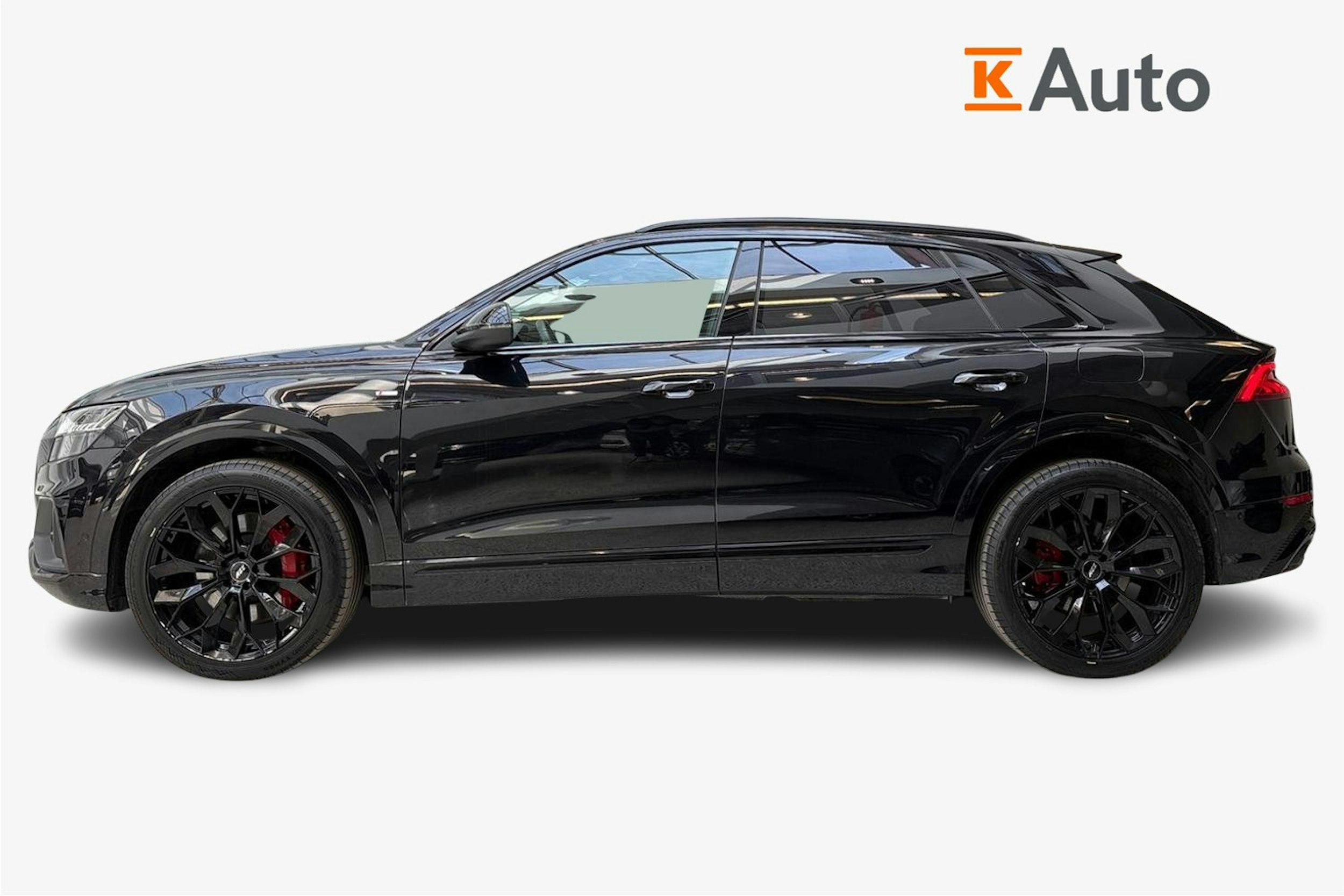 musta Audi Q8 2021 kuva 6.
