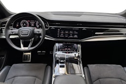 musta Audi Q8 2021 kuva 9.