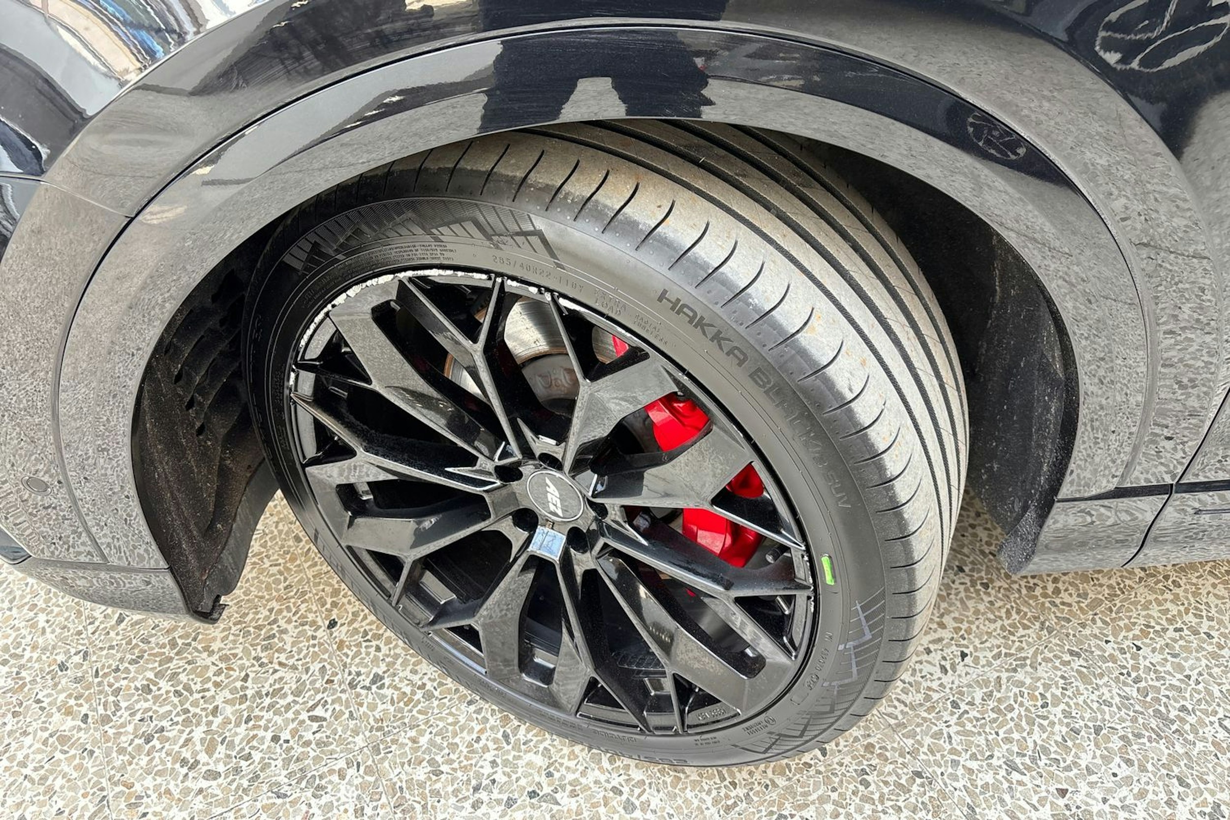musta Audi Q8 2021 kuva 13.