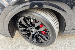 musta Audi Q8 2021 kuva 13.
