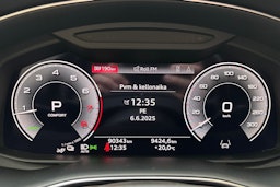 musta Audi Q8 2021 kuva 14.