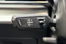 musta Audi Q8 2021 kuva 17.