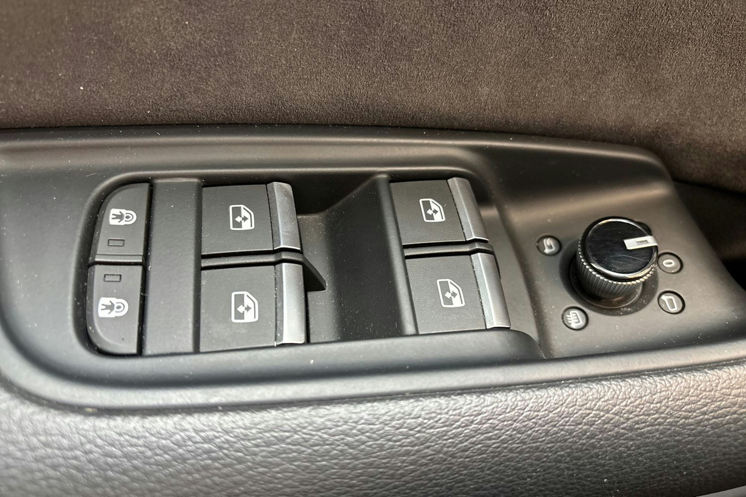 musta Audi Q8 2021 kuva 19.