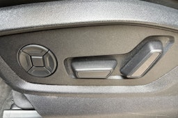 musta Audi Q8 2021 kuva 21.
