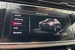 musta Audi Q8 2021 kuva 23.