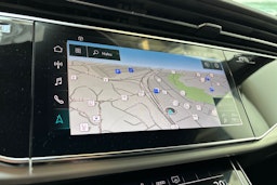 musta Audi Q8 2021 kuva 24.