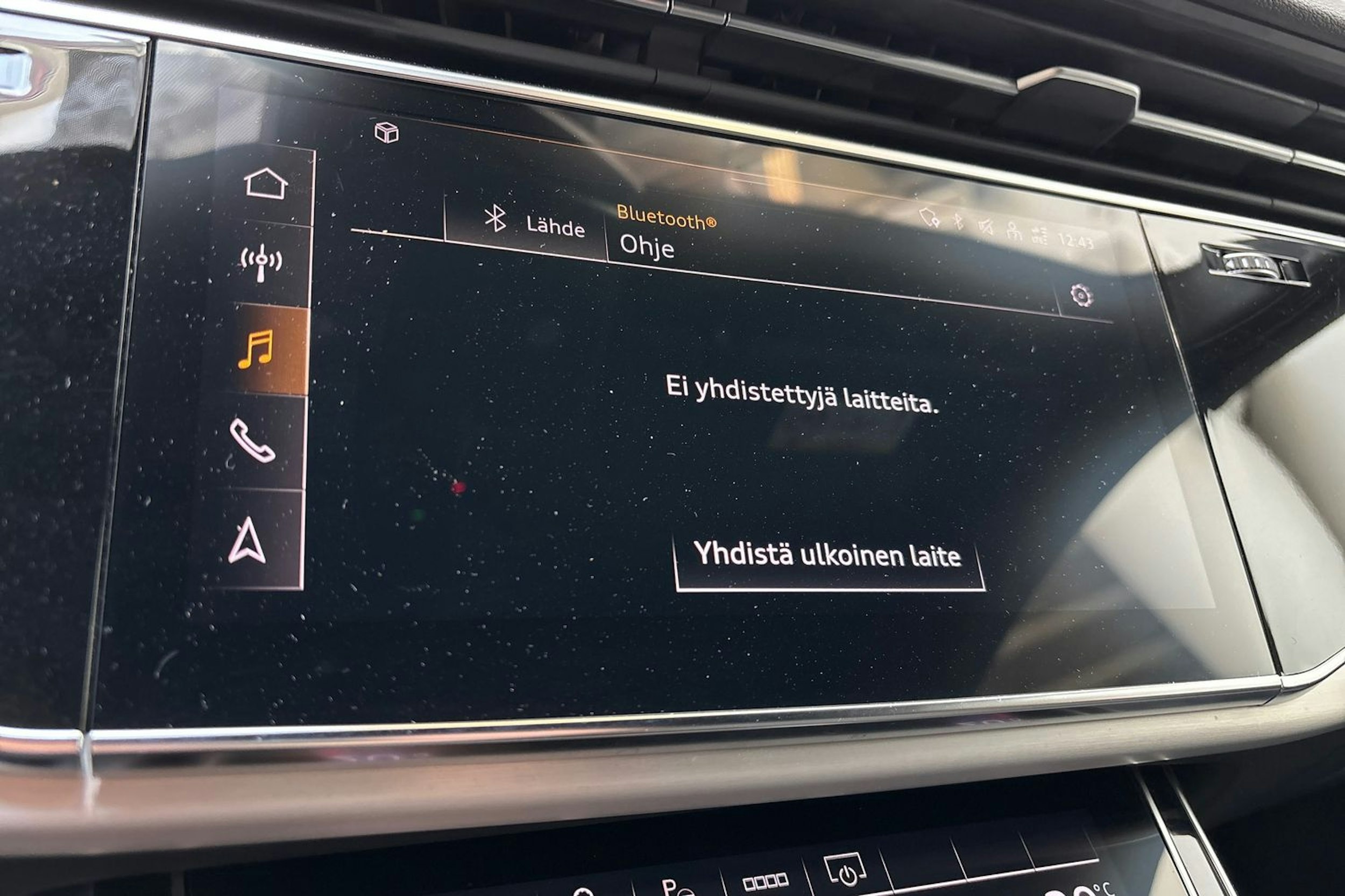 musta Audi Q8 2021 kuva 26.