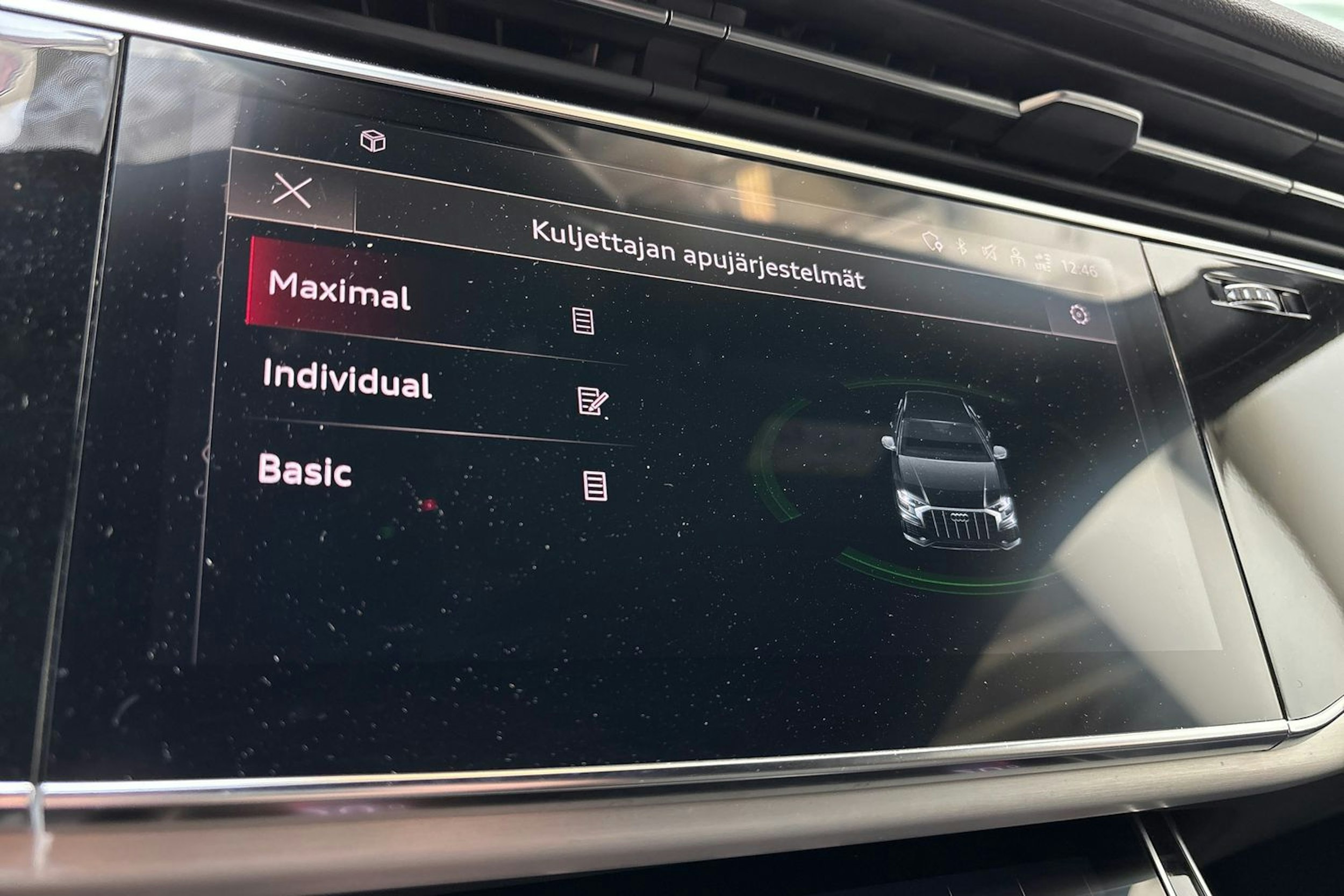 musta Audi Q8 2021 kuva 28.