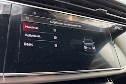 musta Audi Q8 2021 kuva 28.