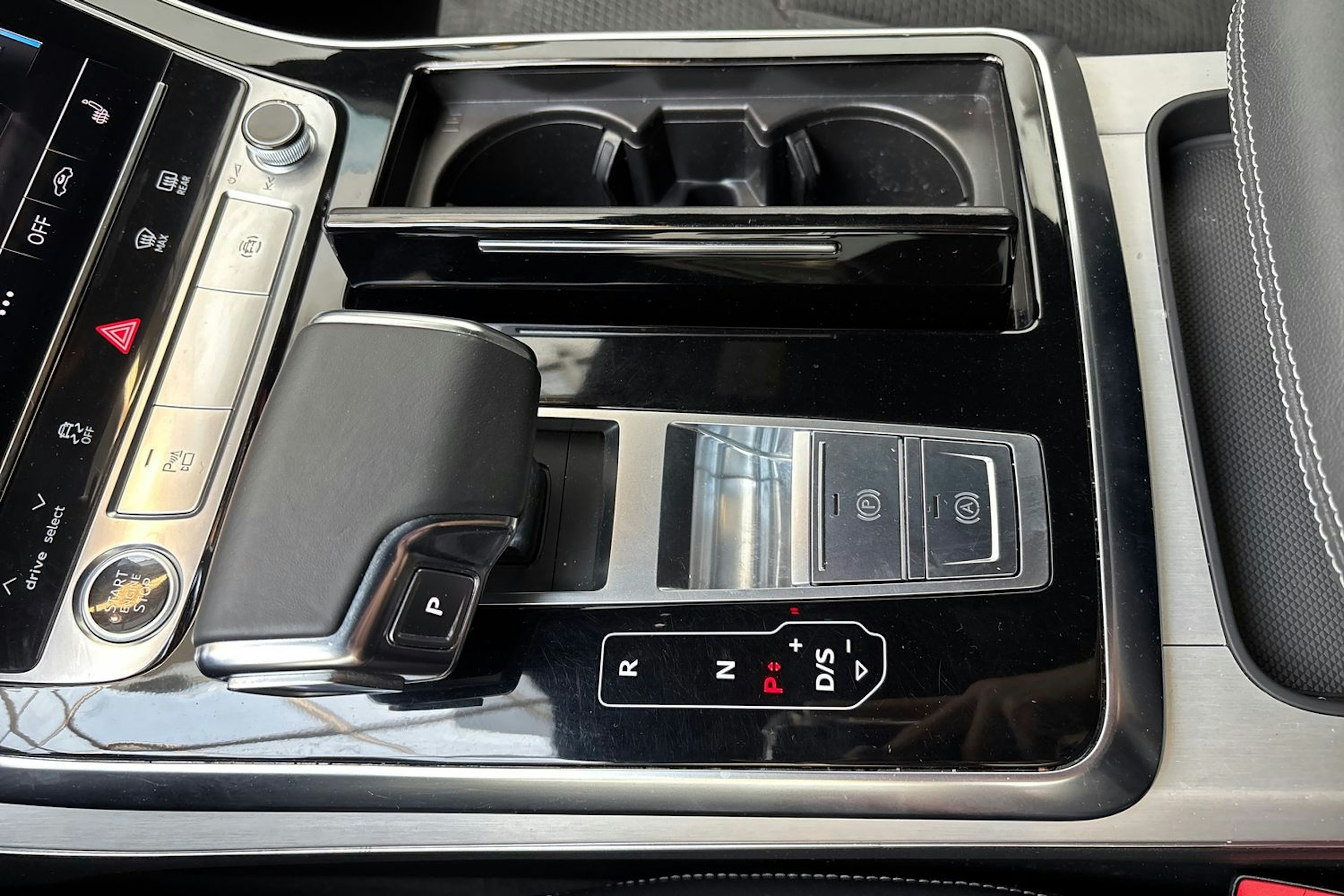 musta Audi Q8 2021 kuva 29.