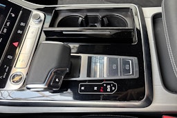 musta Audi Q8 2021 kuva 29.