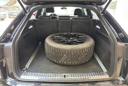 musta Audi Q8 2021 kuva 33.
